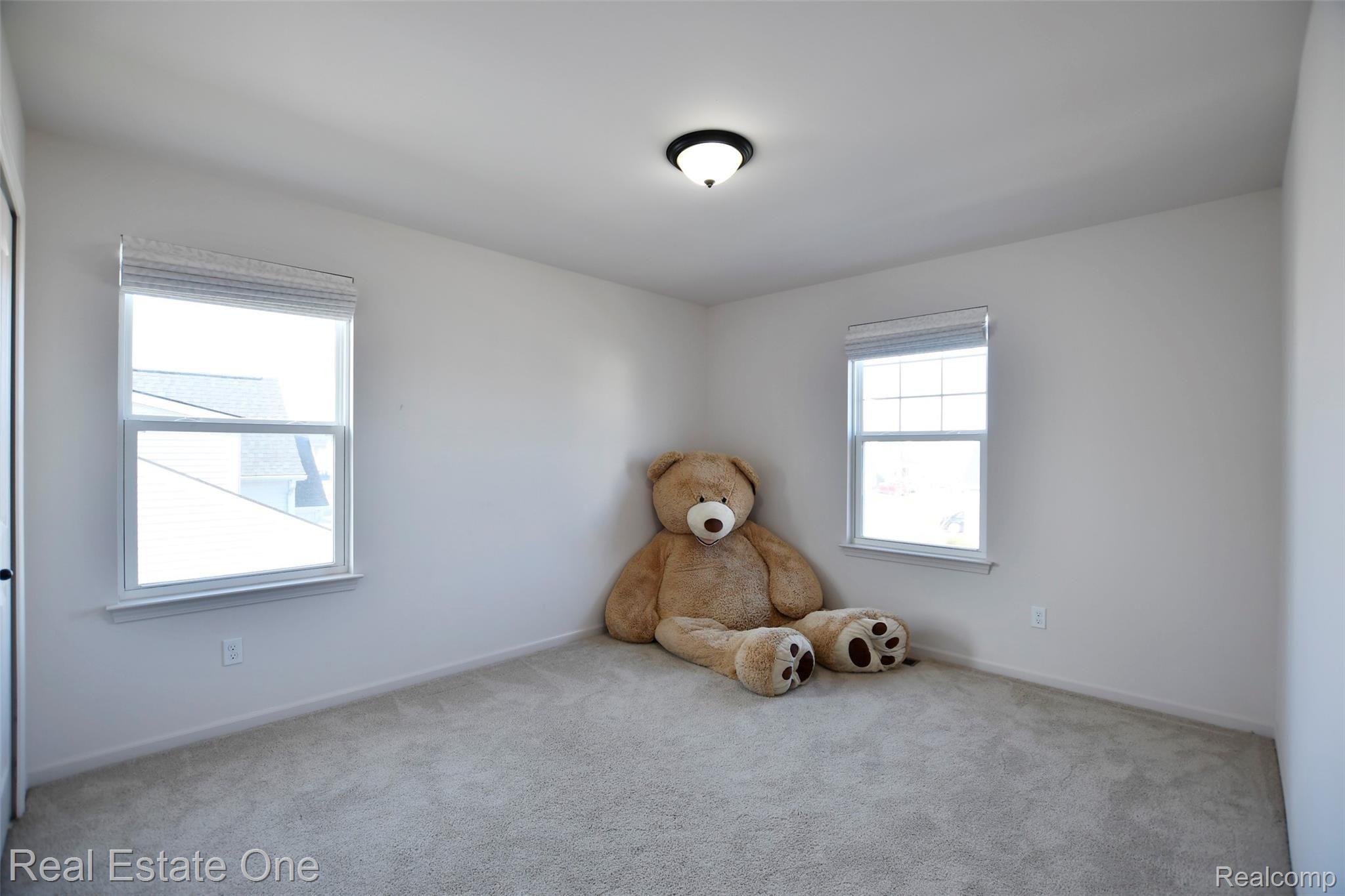 3087 Curtis Road Wixom, MI 48393 - Photo 22 of 36 Guest Bedroom2.jpg