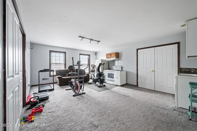 $950,000 | 137 Old Kettle Court, Stroudsburg, PA 18360