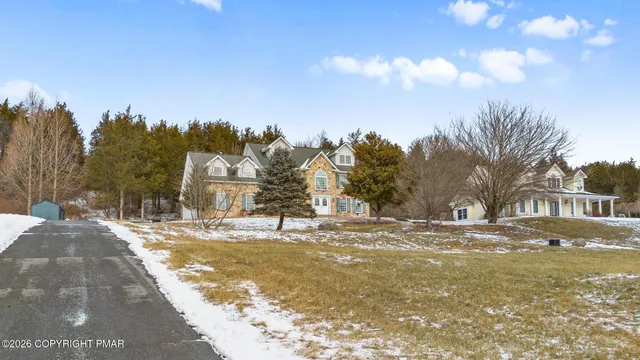 $950,000 | 137 Old Kettle Court, Stroudsburg, PA 18360