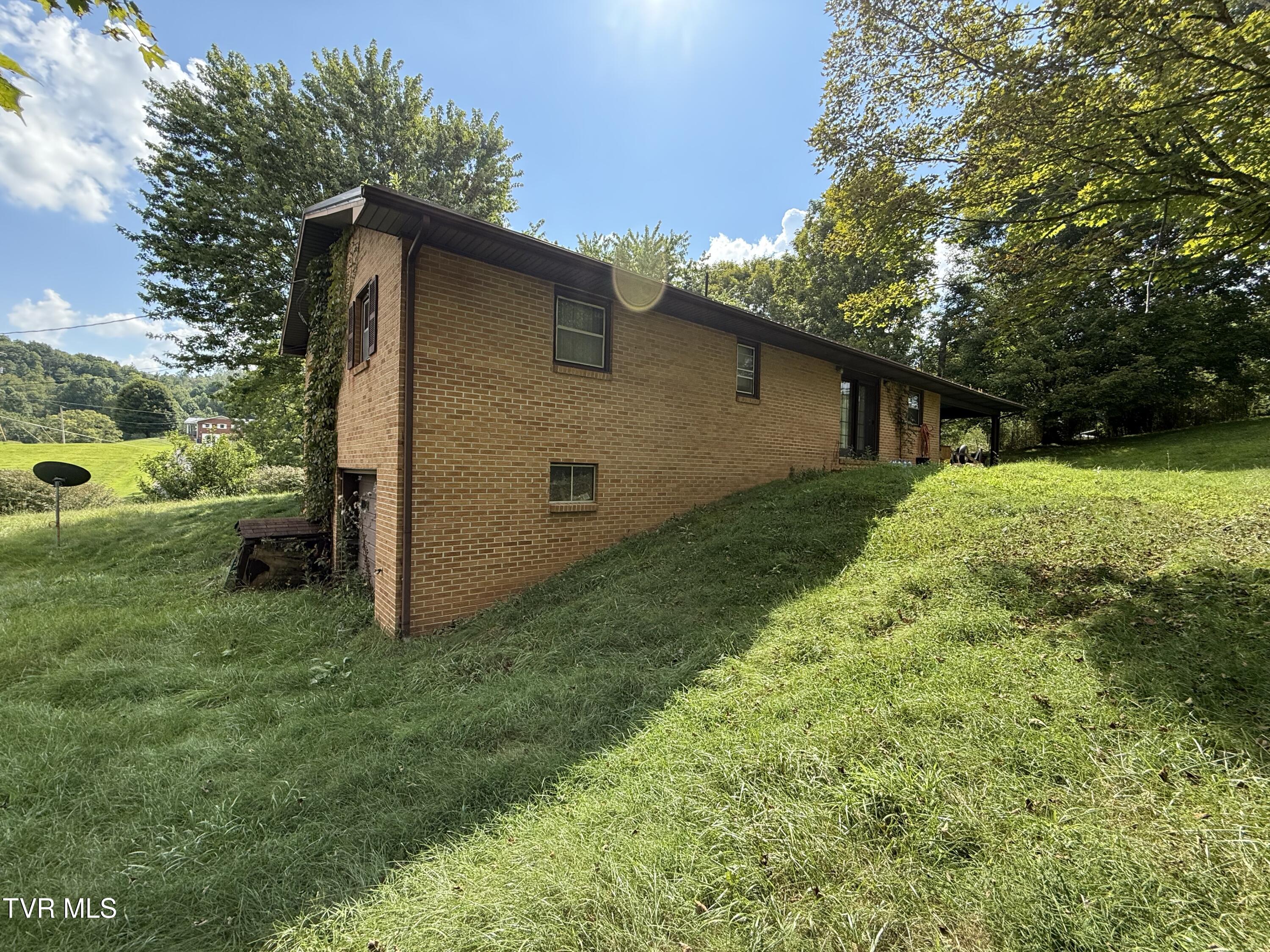 812 Fairview Road Hampton, TN 37658 - Photo 11 of 43 IMG_5958