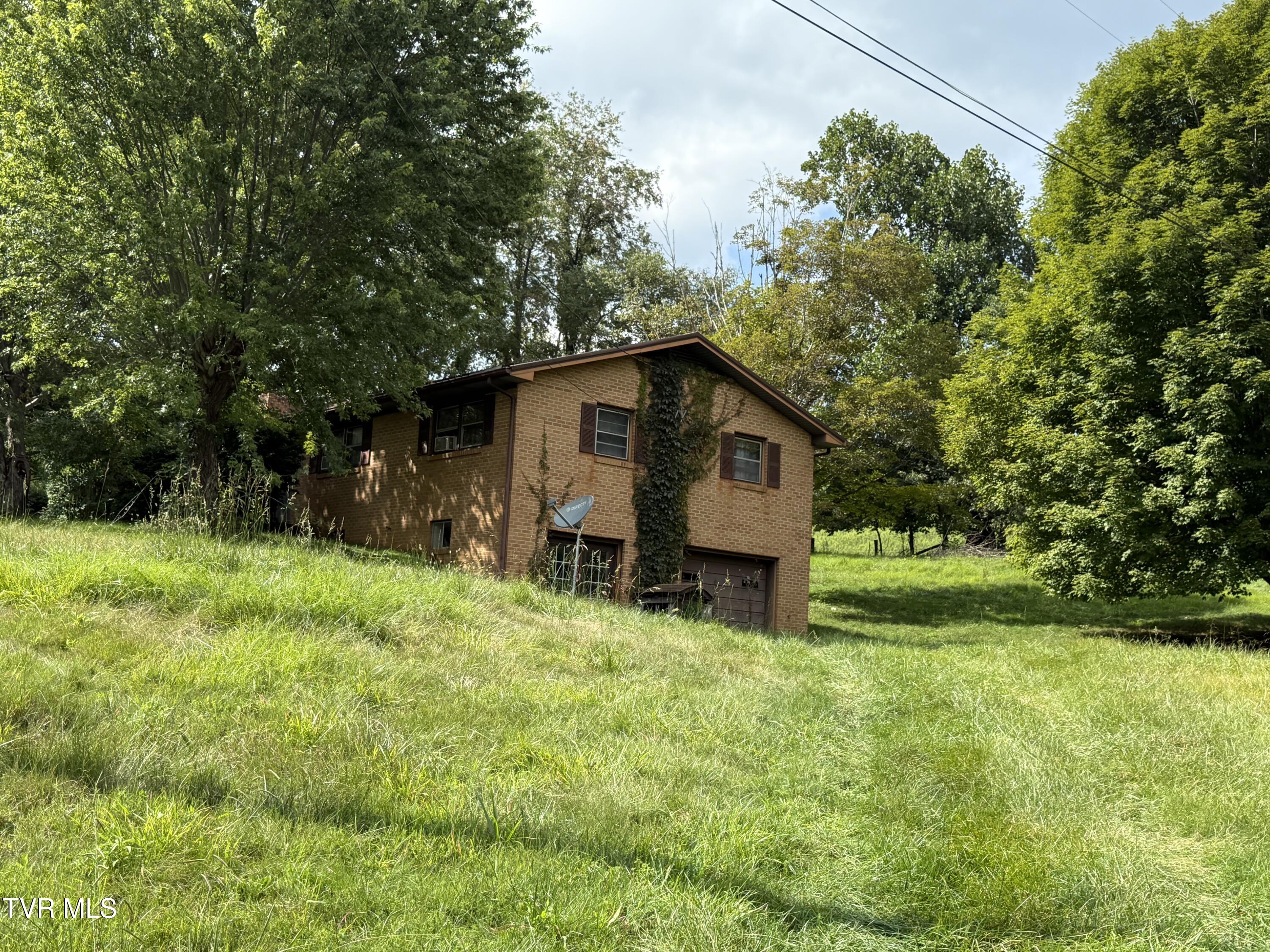 812 Fairview Road Hampton, TN 37658 - Photo 12 of 43 IMG_5967