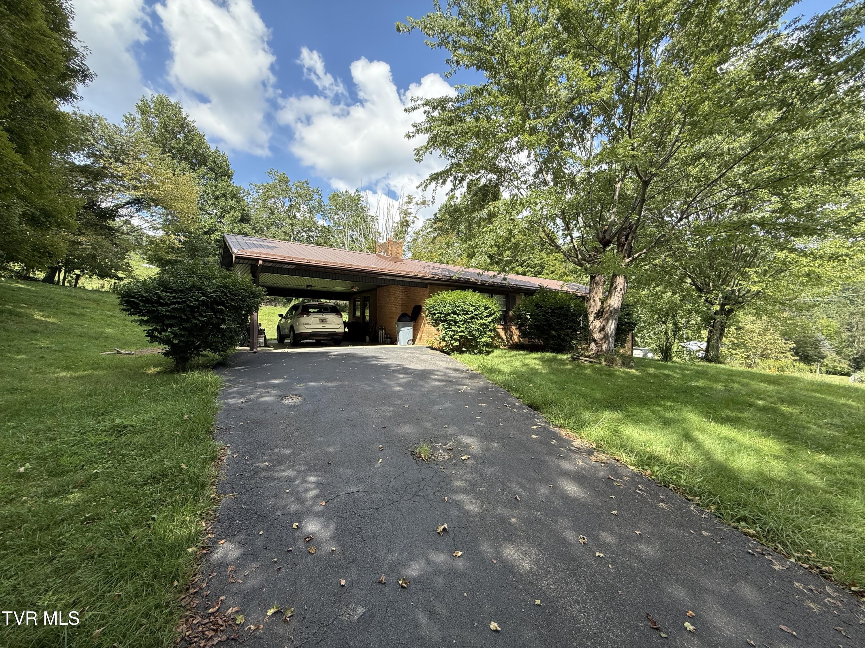 812 Fairview Road Hampton, TN 37658 - Photo 2 of 43 IMG_5916