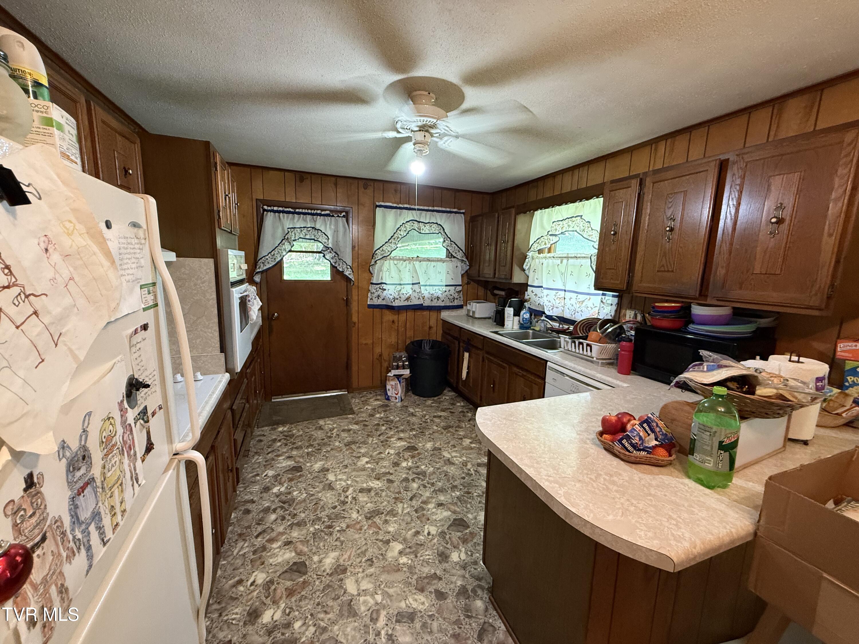 812 Fairview Road Hampton, TN 37658 - Photo 25 of 43 IMG_5923