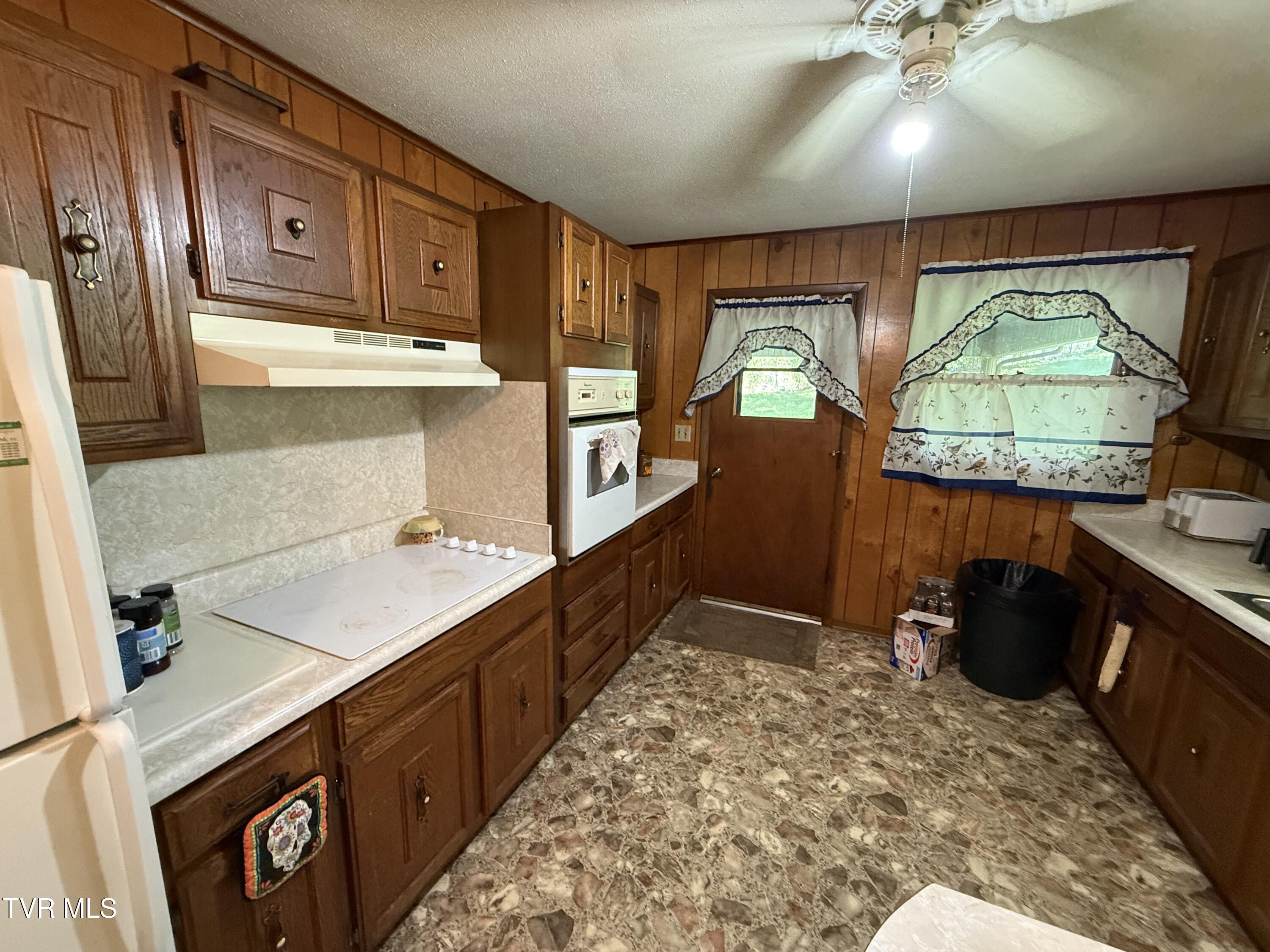 812 Fairview Road Hampton, TN 37658 - Photo 26 of 43 IMG_5924