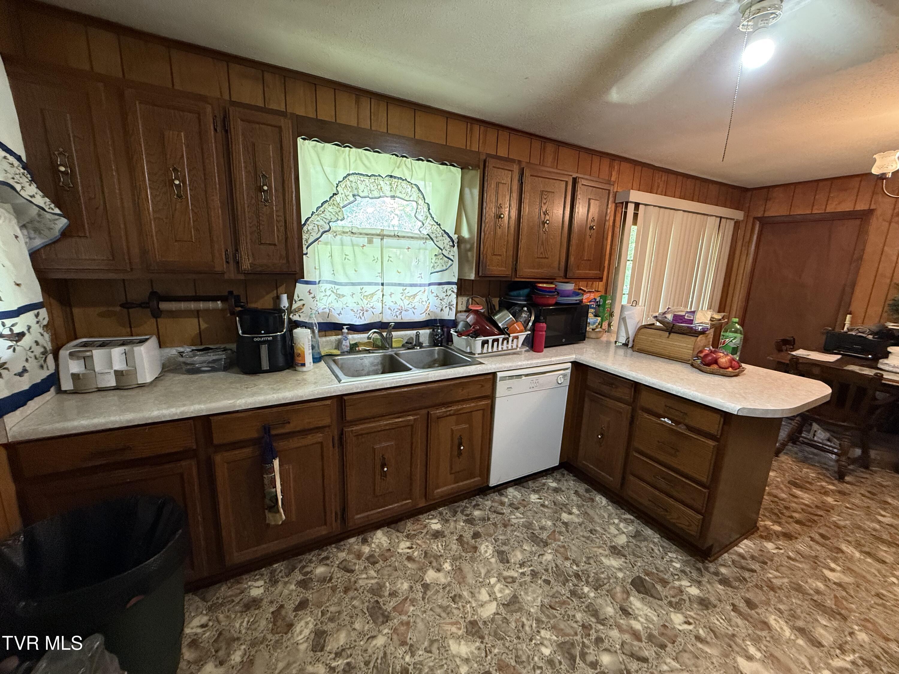 812 Fairview Road Hampton, TN 37658 - Photo 28 of 43 IMG_5926