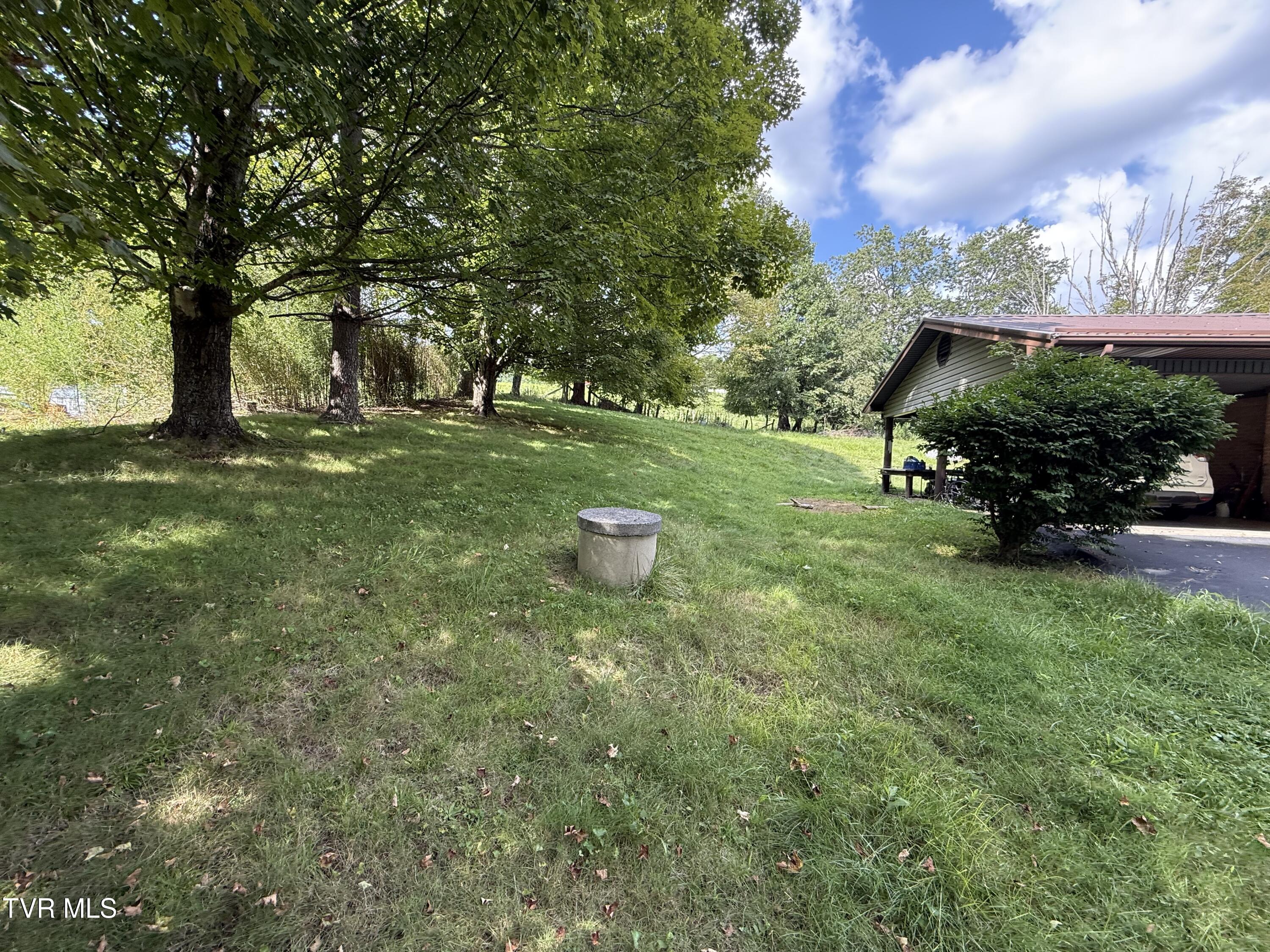 812 Fairview Road Hampton, TN 37658 - Photo 4 of 43 IMG_5919