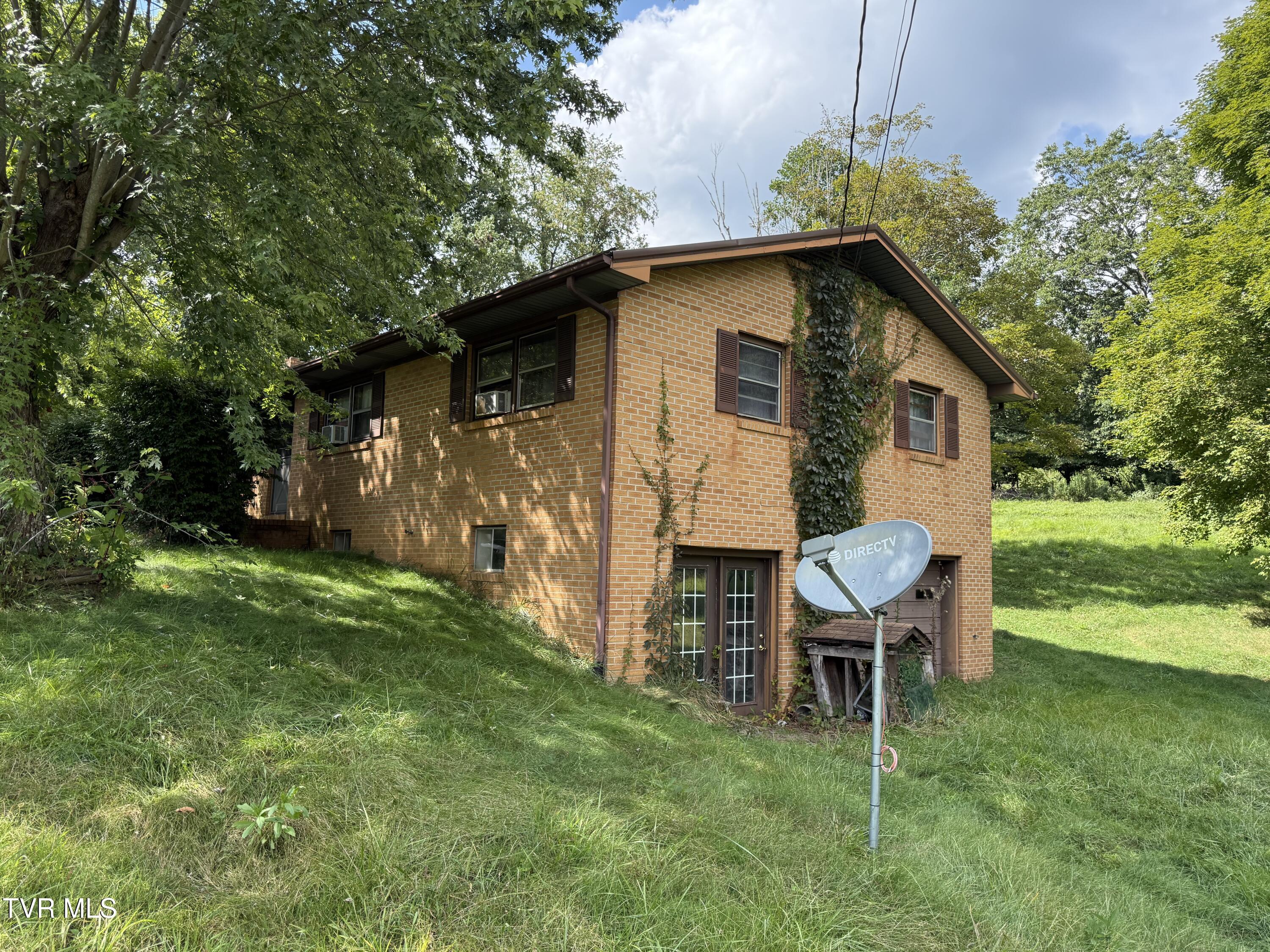 812 Fairview Road Hampton, TN 37658 - Photo 8 of 43 IMG_5952