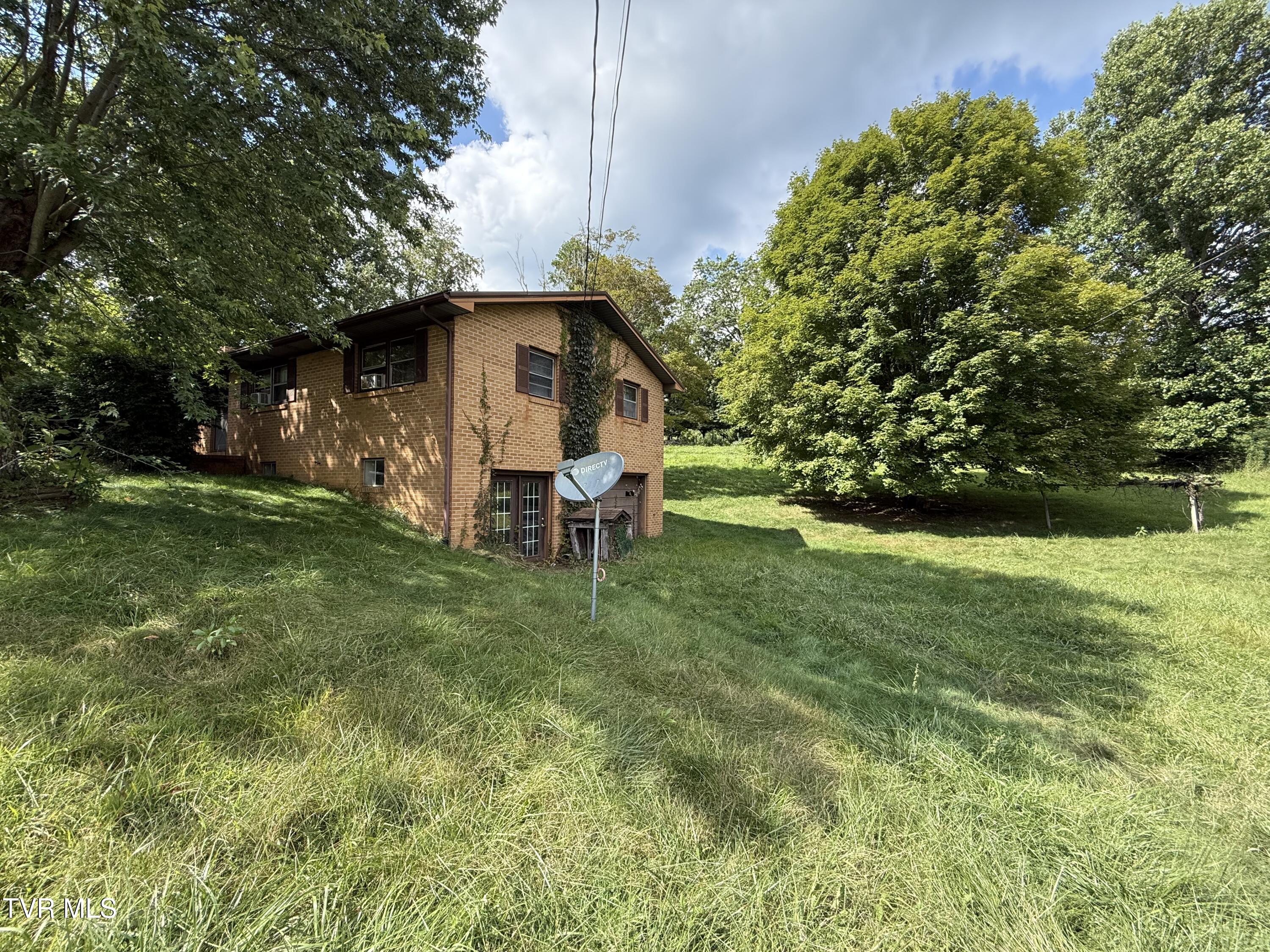 812 Fairview Road Hampton, TN 37658 - Photo 9 of 43 IMG_5954