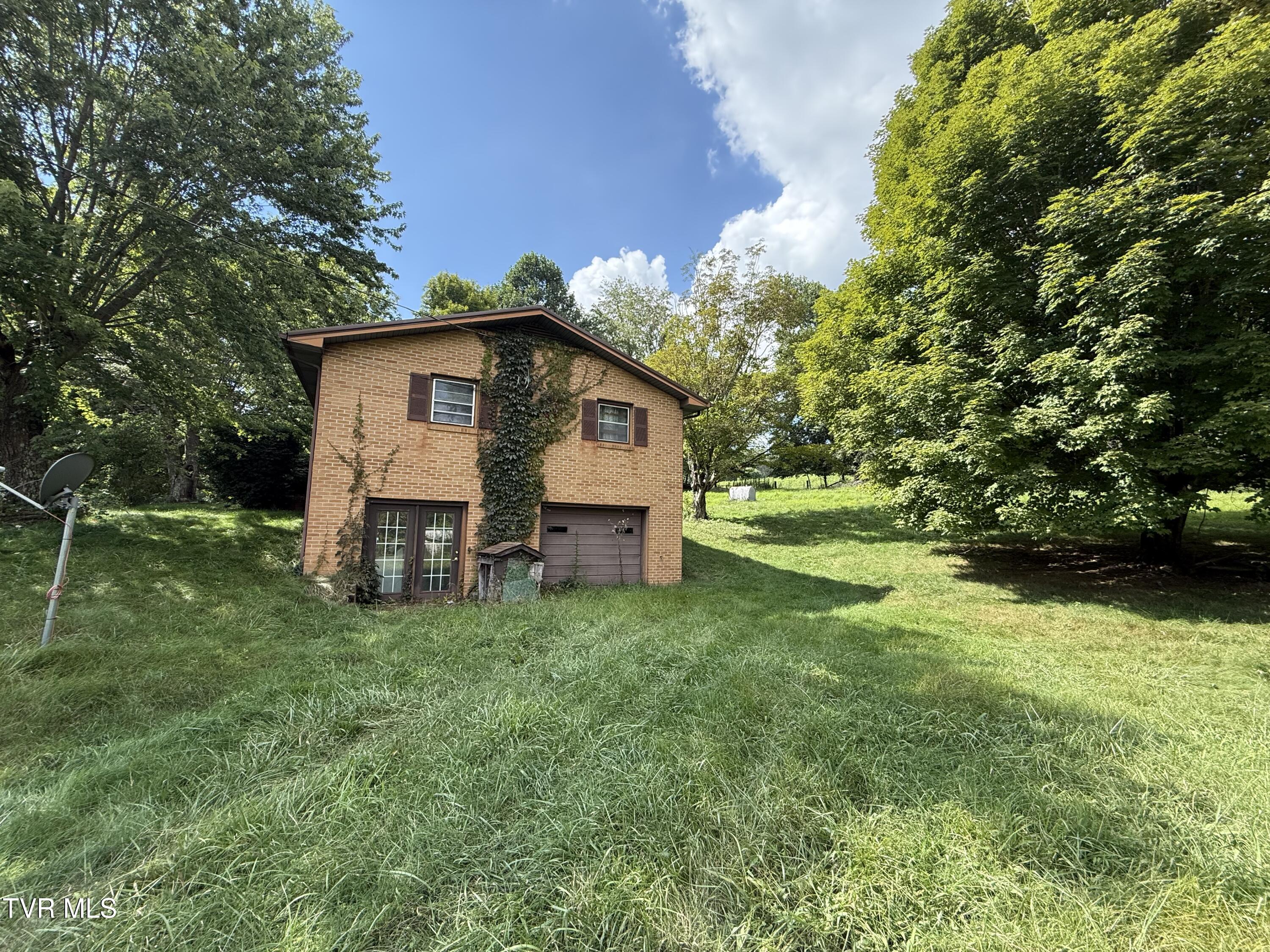 812 Fairview Road Hampton, TN 37658 - Photo 10 of 43 IMG_5956