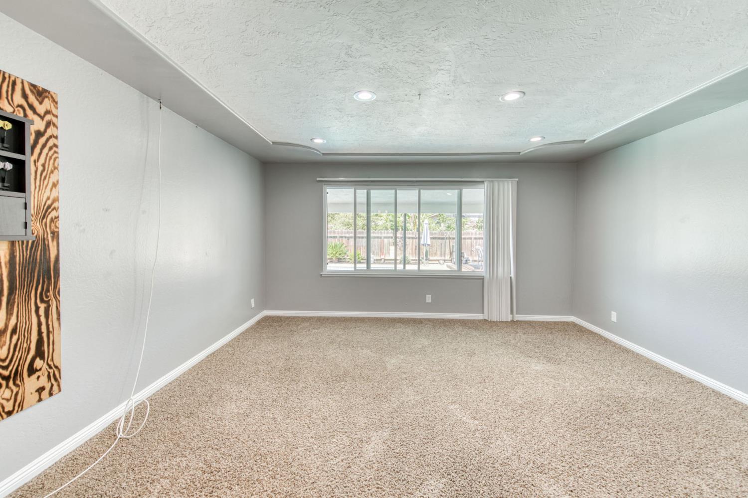 1580 Armstrong Avenue Clovis, CA 93611 - Photo 19 of 50 an empty room with windows