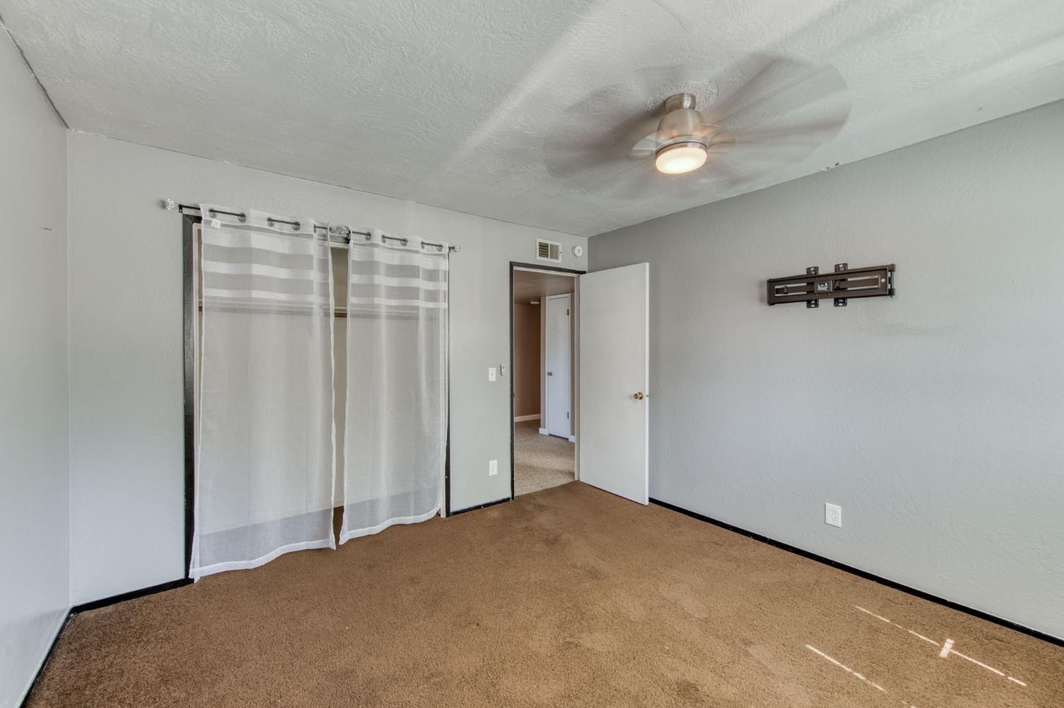 1580 Armstrong Avenue Clovis, CA 93611 - Photo 26 of 50 a view of empty room