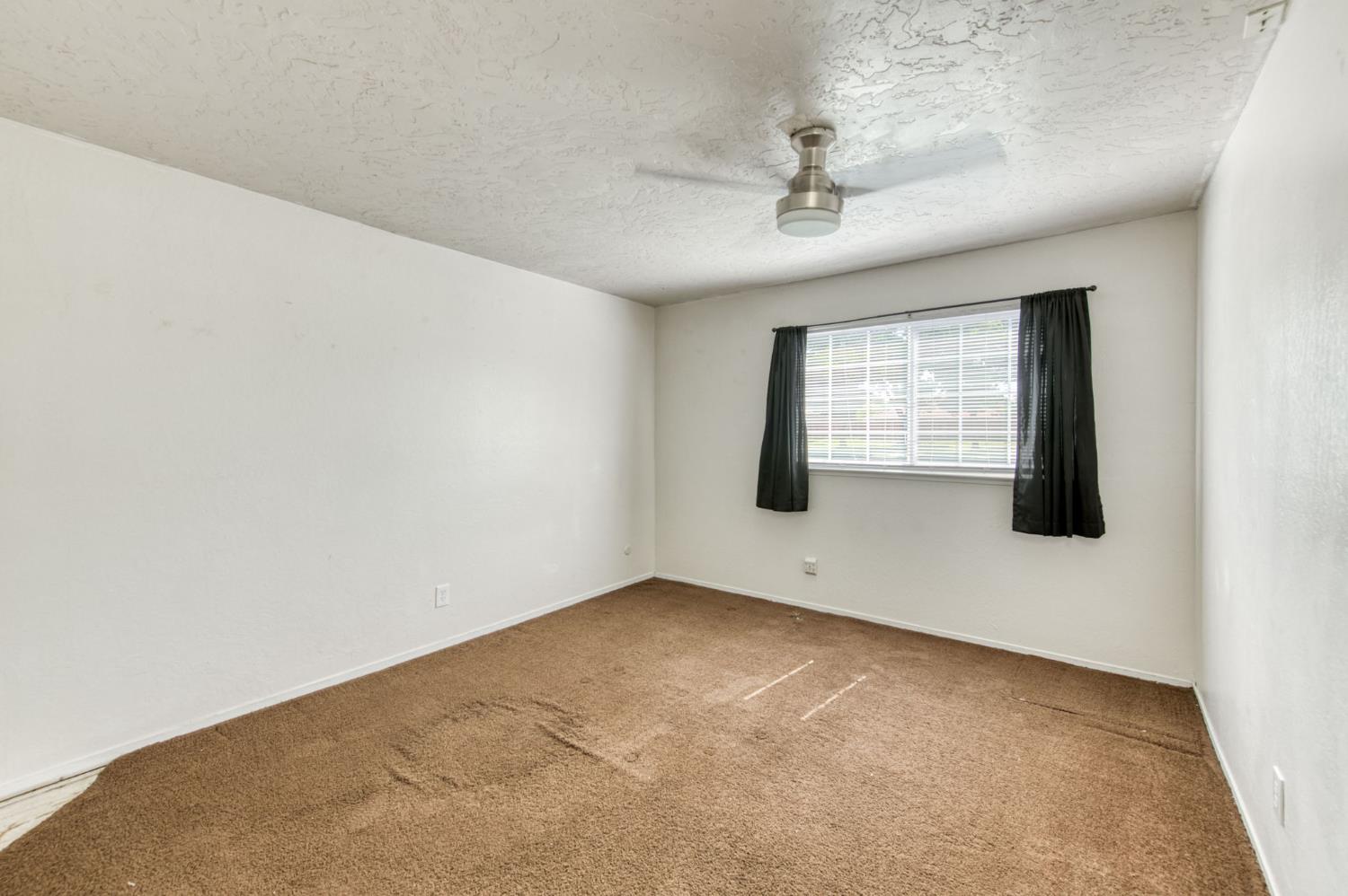 1580 Armstrong Avenue Clovis, CA 93611 - Photo 27 of 50 an empty room with windows