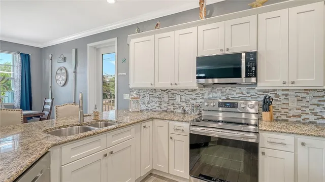 $1,100,000 | 2317 Avenue C, Unit 300, Bradenton Beach, FL 34217