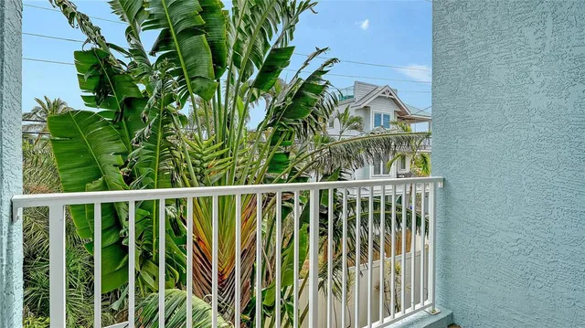 $1,100,000 | 2317 Avenue C, Unit 300, Bradenton Beach, FL 34217