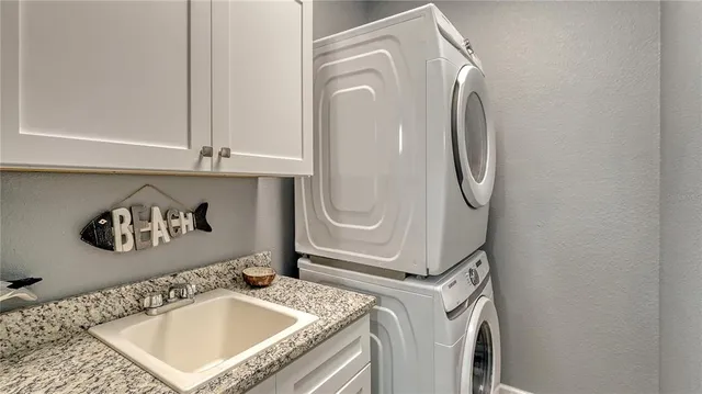 $1,100,000 | 2317 Avenue C, Unit 300, Bradenton Beach, FL 34217