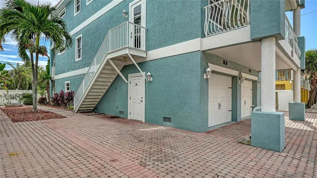 $1,100,000 | 2317 Avenue C, Unit 300, Bradenton Beach, FL 34217