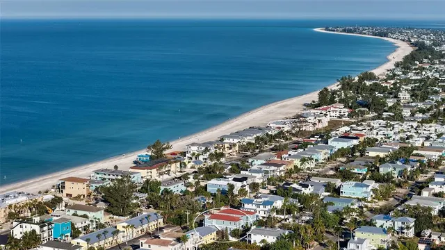 $1,100,000 | 2317 Avenue C, Unit 300, Bradenton Beach, FL 34217