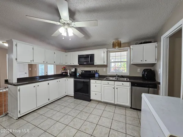 $269,900 | 202 Castlebury Lane, Hubert, NC 28539