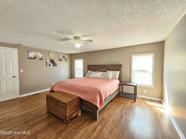 $269,900 | 202 Castlebury Lane, Hubert, NC 28539