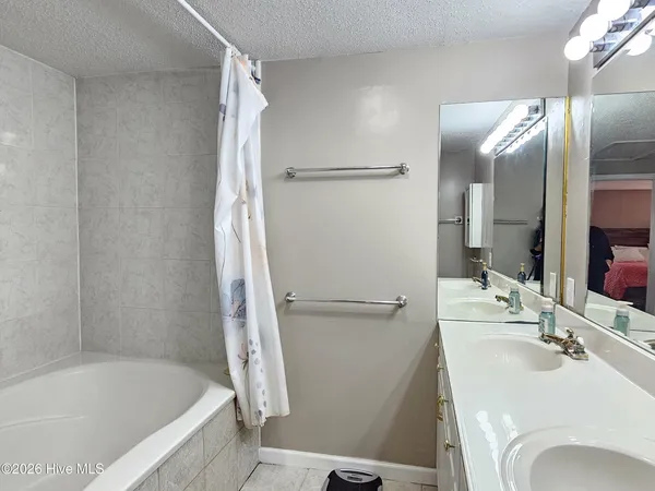 $269,900 | 202 Castlebury Lane, Hubert, NC 28539