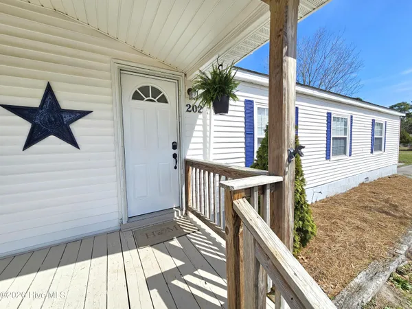 $269,900 | 202 Castlebury Lane, Hubert, NC 28539