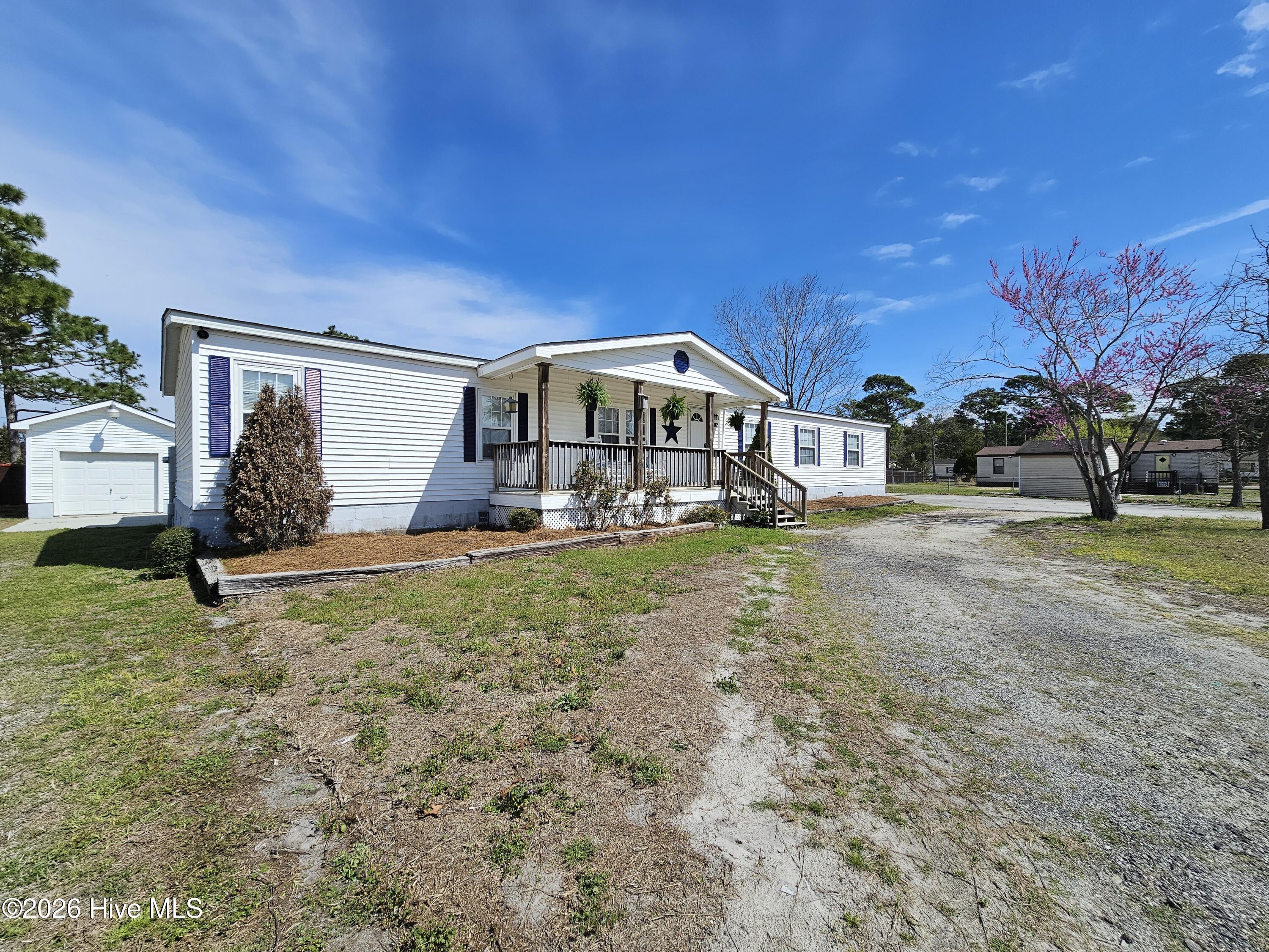 202 Castlebury Lane Hubert, NC 28539 - Photo 6 of 44 20260318_121251