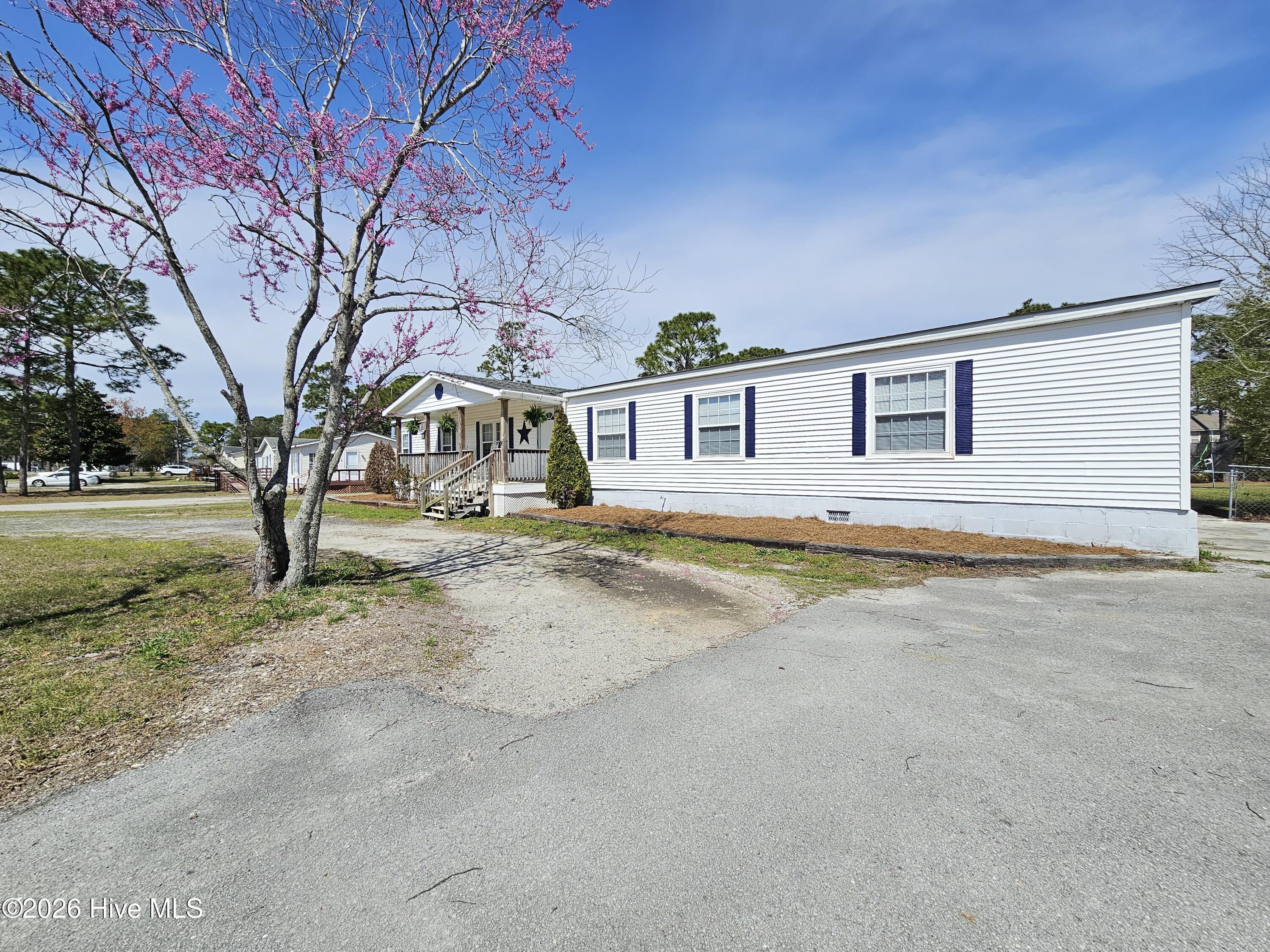 202 Castlebury Lane Hubert, NC 28539 - Photo 7 of 44 20260318_121110