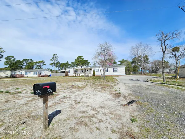 $269,900 | 202 Castlebury Lane, Hubert, NC 28539