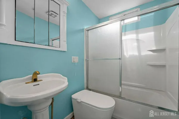 $100,000 | 21 Helen Drive, Moonachie, NJ 07074