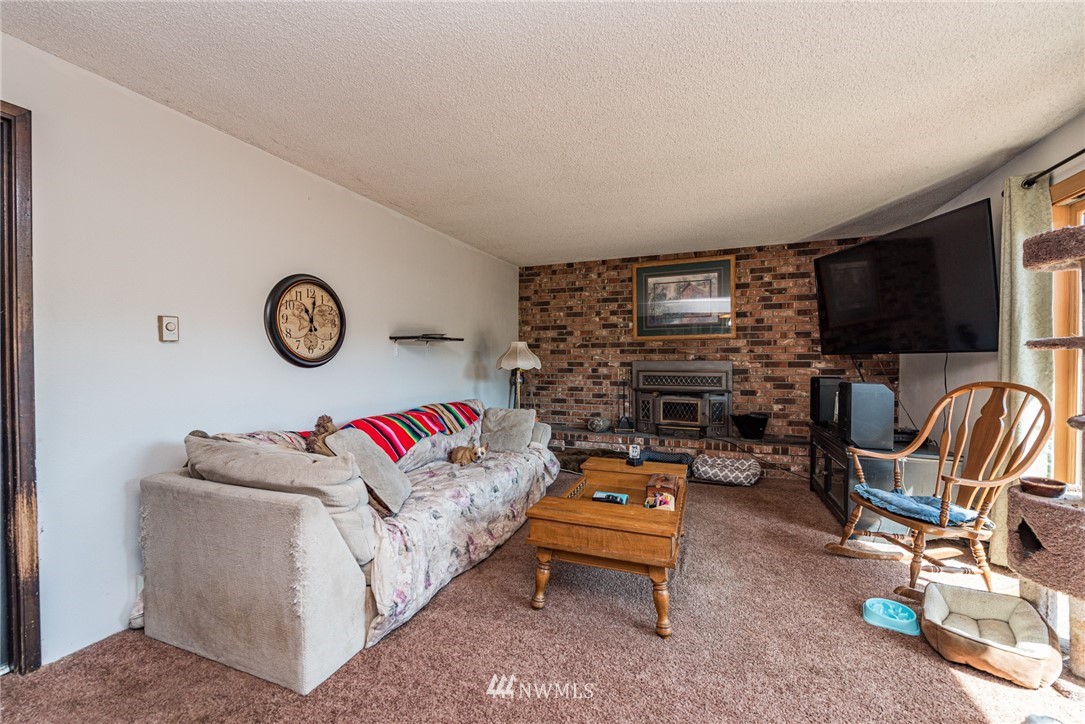 182 North Ridge View Drive Port Angeles, WA 98362 - Photo 4 of 16 Gallery Image 4
