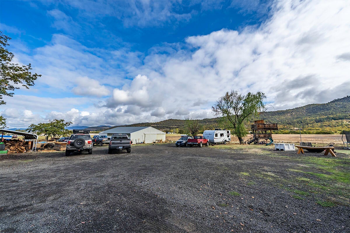 4125 East Antelope Road Eagle Point, OR 97524 - Photo 17 of 32 DSC00156