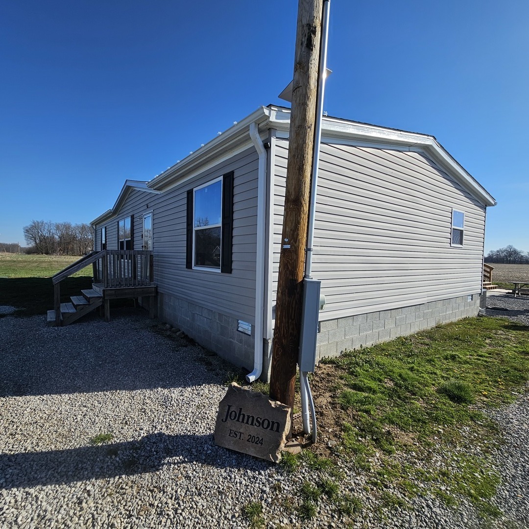 9196 North Riddle Lane Ashley, IL 62808 - Photo 7 of 27