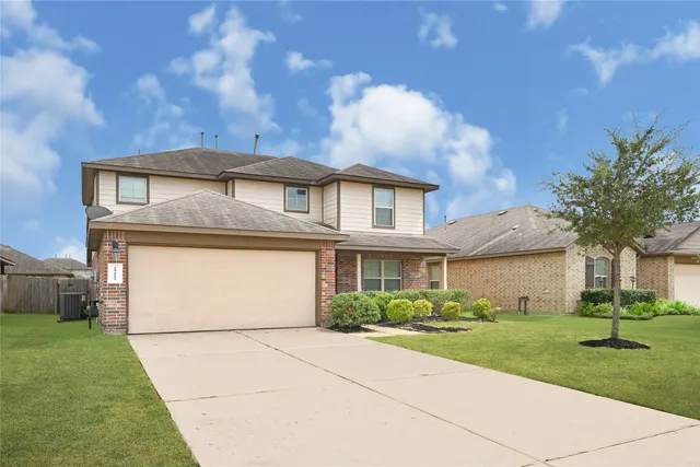 a front view of house with yard