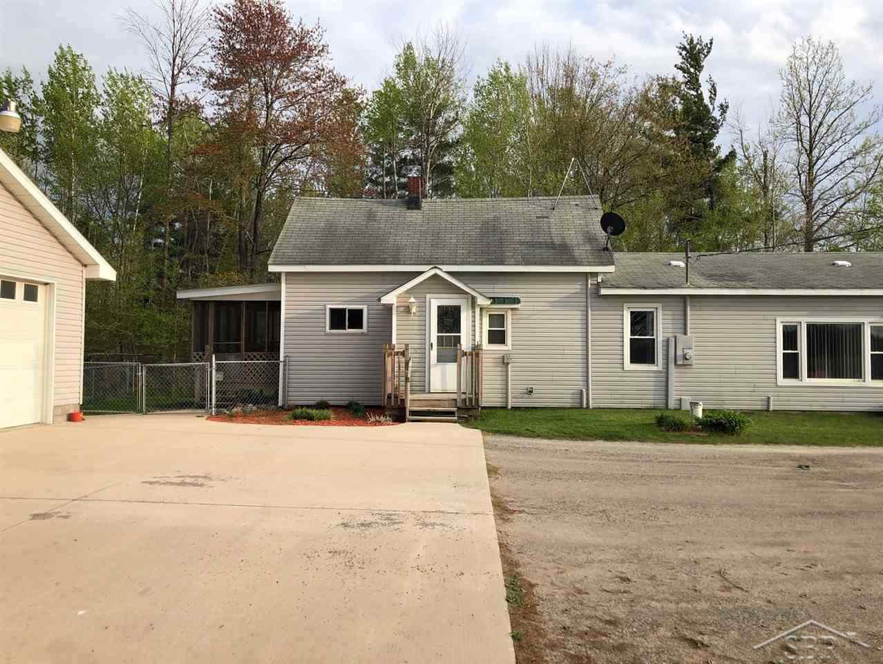 4399 Dundas Road Beaverton, MI 48612 - Photo 1 of 19