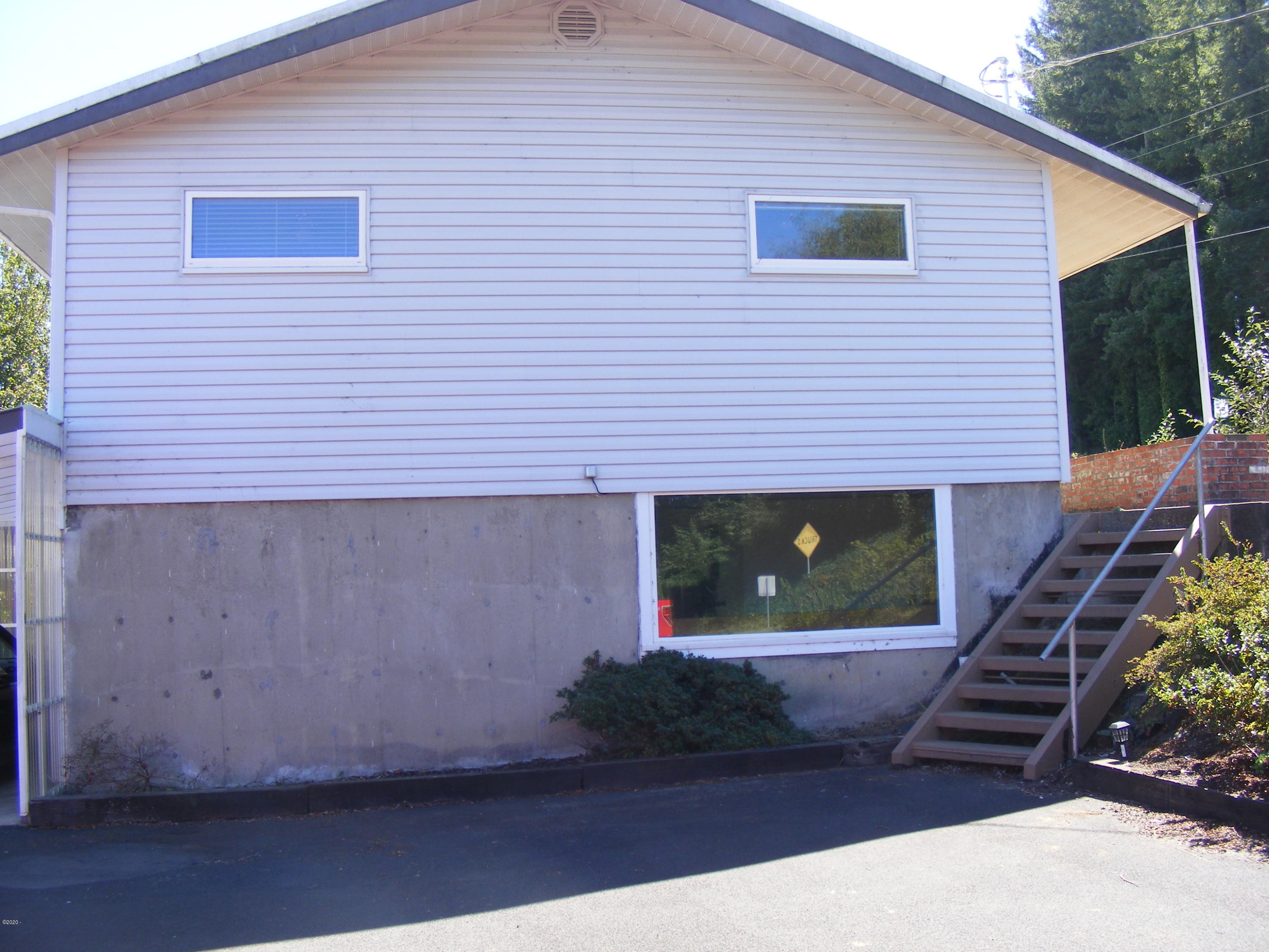 327 South Bay Road Toledo, OR 97391 - Photo 7 of 30 West elevation
