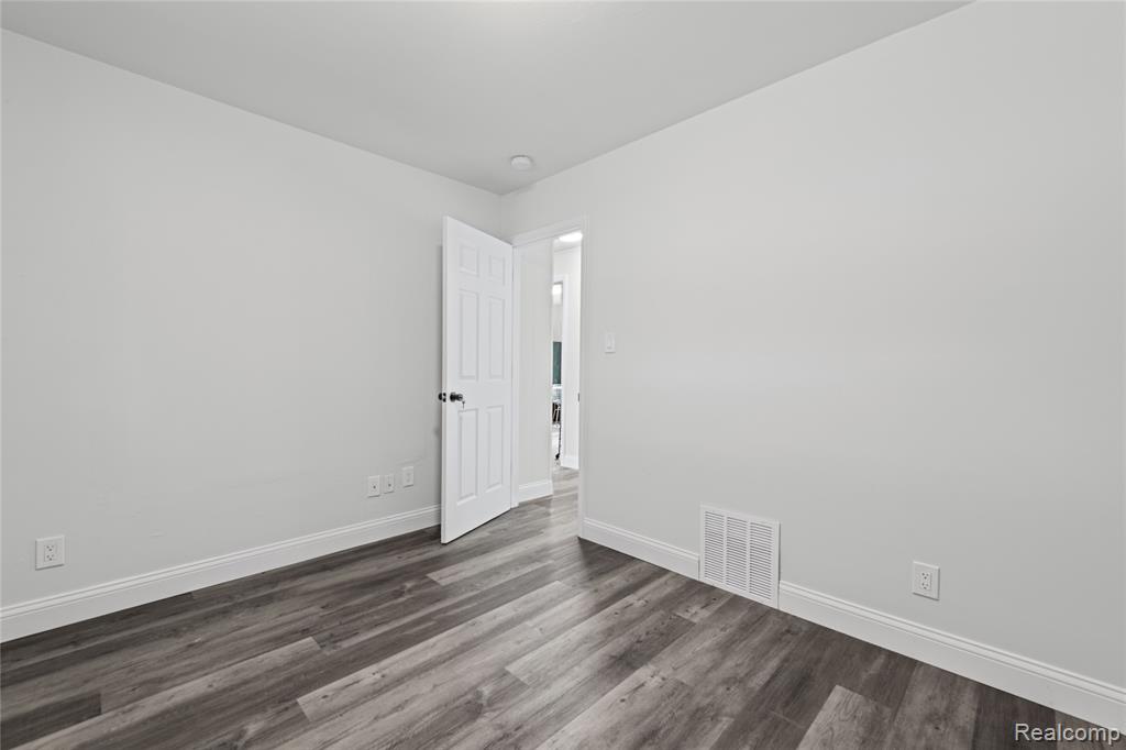 8044 Pelham Road Taylor, MI 48180 - Photo 11 of 26