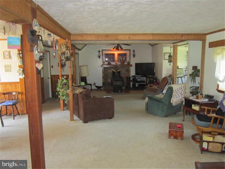 405 Magnolia Road Pemberton, NJ 08068 - Photo 3 of 19 Living Room