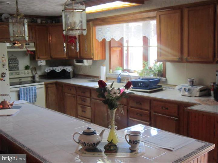 405 Magnolia Road Pemberton, NJ 08068 - Photo 9 of 19 Kitchen