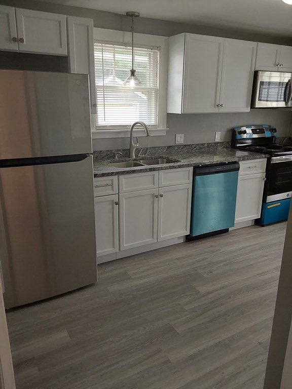 55 Edendale Street Springfield, MA 01104 - Photo 4 of 11