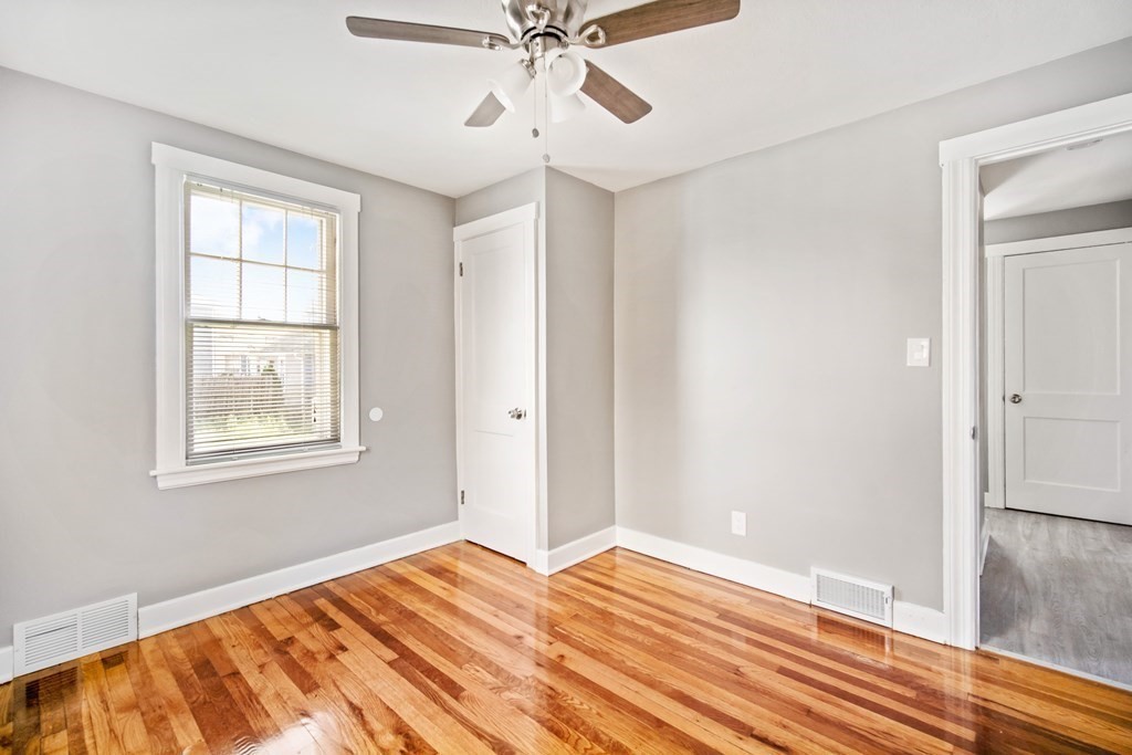 55 Edendale Street Springfield, MA 01104 - Photo 8 of 11
