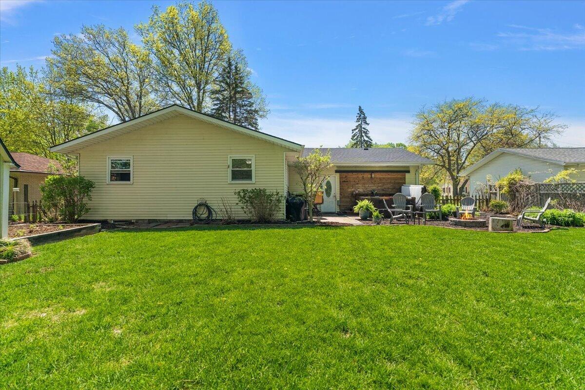 2139 Brown School Road St. Joseph, MI 49085 - Photo 32 of 34 Rear View