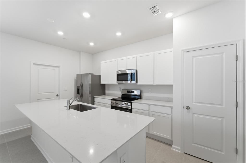 2140 Rider Rain Lane Apopka, FL 32703 - Photo 8 of 39