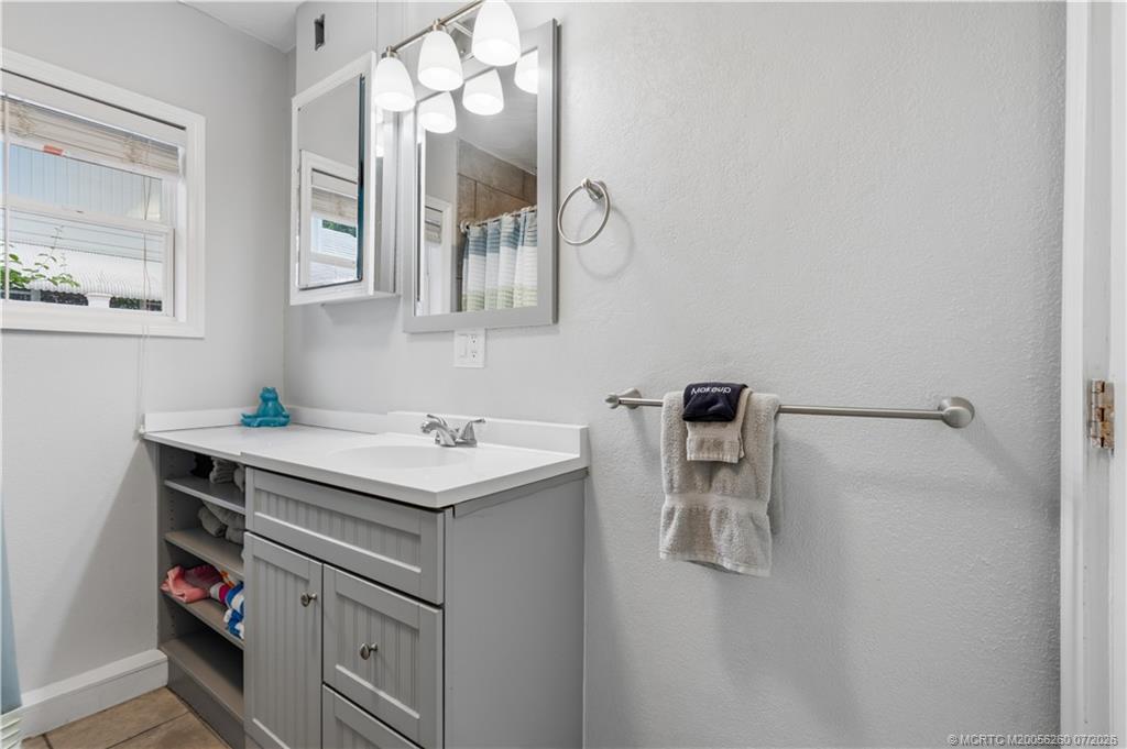 657 Southwest Cleveland Avenue Stuart, FL 34994 - Photo 20 of 34 Unit C Bathroom
