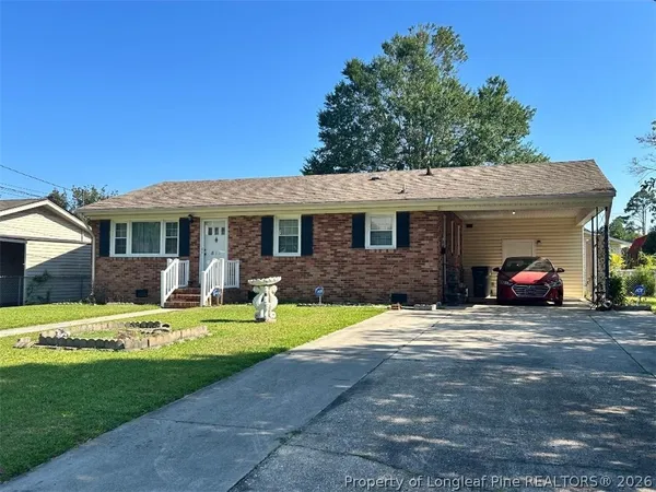 $1,300 | 511 East 18th Street, Lumberton, NC 28358