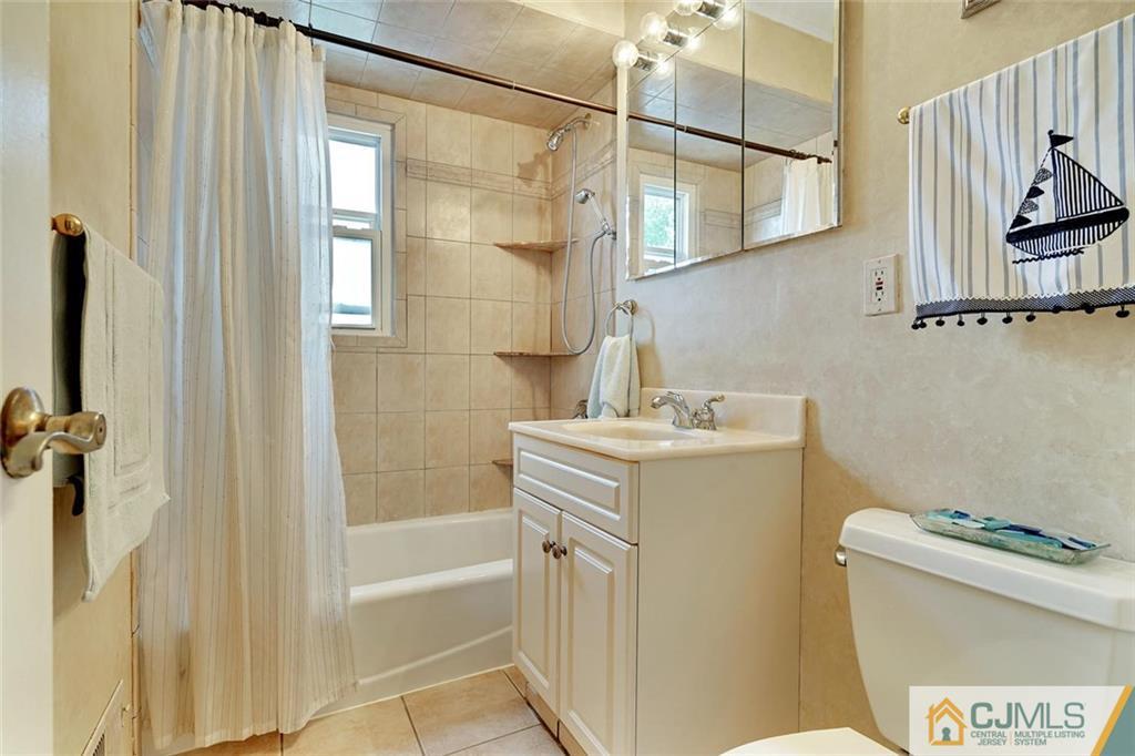 642 Inwood Road Linden, NJ 07036 - Photo 15 of 25 a bathroom with a sink a toilet and shower