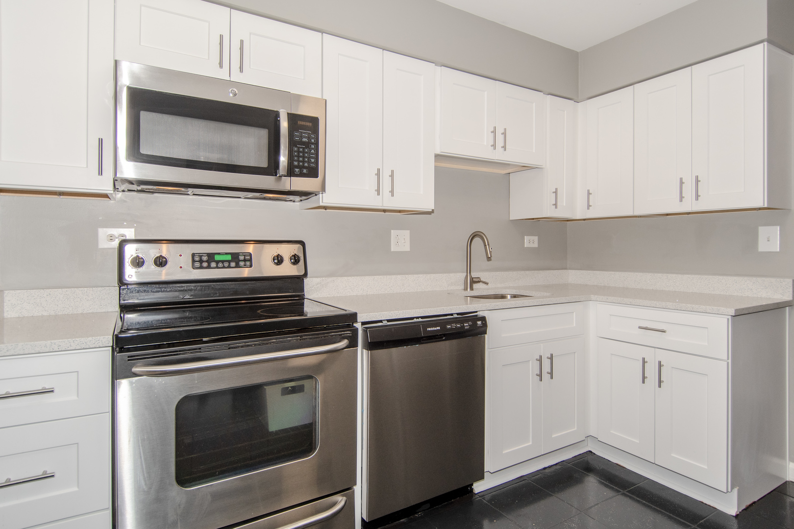 460 Raintree Court, Unit 2K Glen Ellyn, IL 60137 - Photo 2 of 22 Gallery Image 2