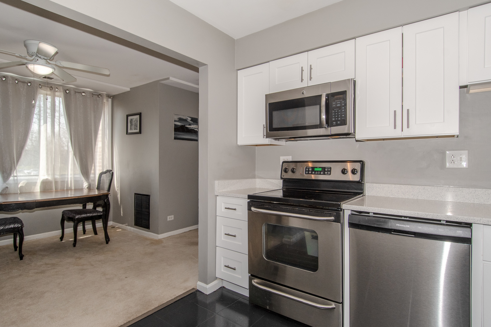 460 Raintree Court, Unit 2K Glen Ellyn, IL 60137 - Photo 3 of 22 Gallery Image 3