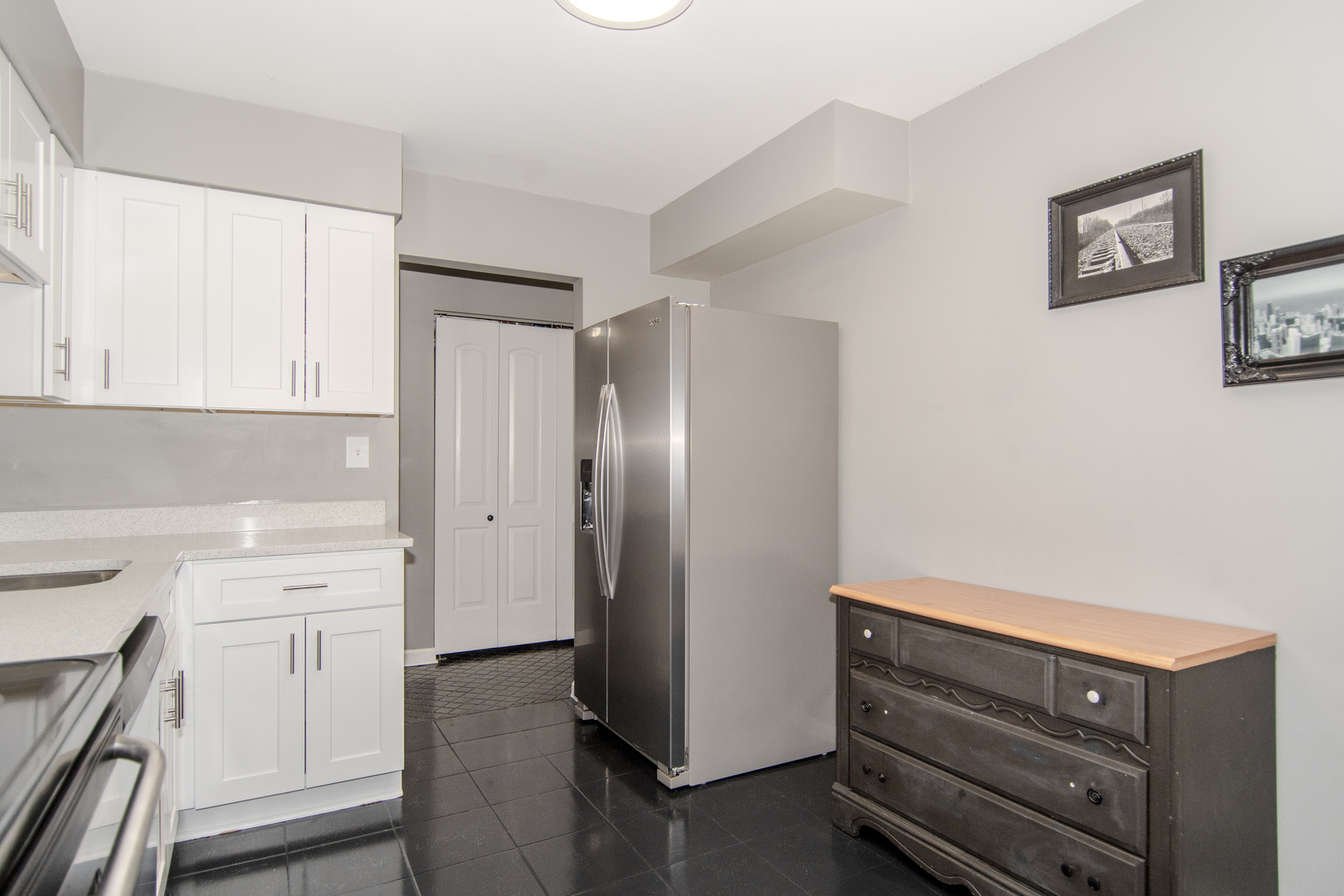 460 Raintree Court, Unit 2K Glen Ellyn, IL 60137 - Photo 4 of 22 Gallery Image 4