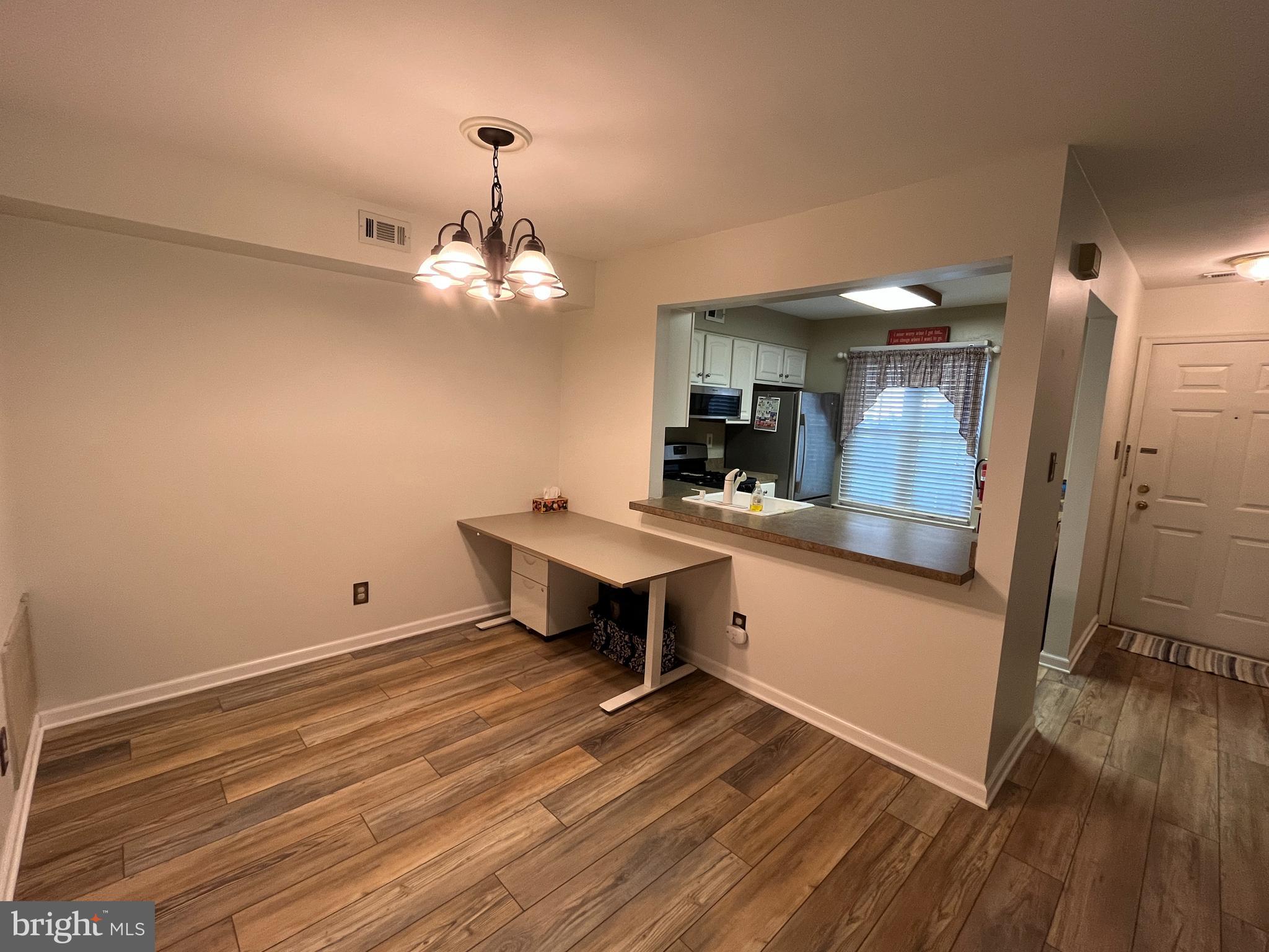 3003A Heatherstone Court Mount Laurel, NJ 08054 - Photo 8 of 24 Dining Room - Breakfast Bar at Kitchen Counter