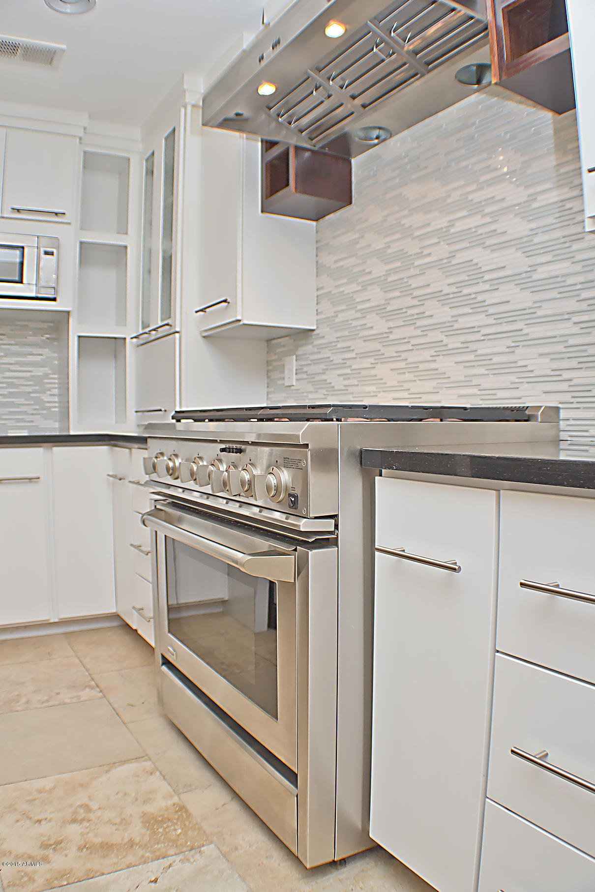 740 West Tuckey Lane Phoenix, AZ 85013 - Photo 4 of 28 GAS STOVE